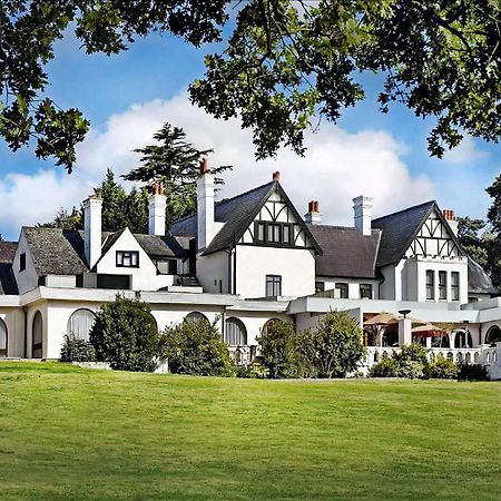Hilton Cobham Hotel Exterior foto