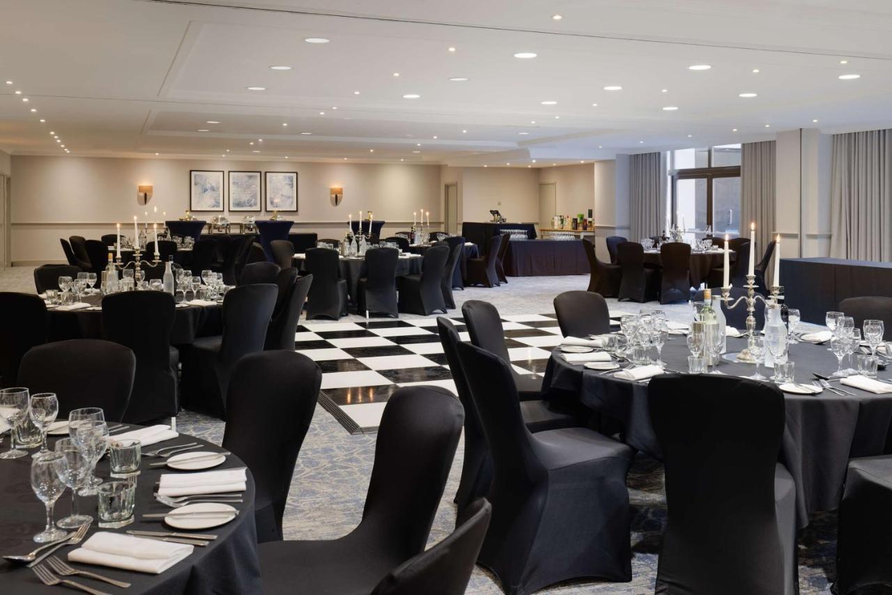 Hilton Cobham Hotel Exterior foto