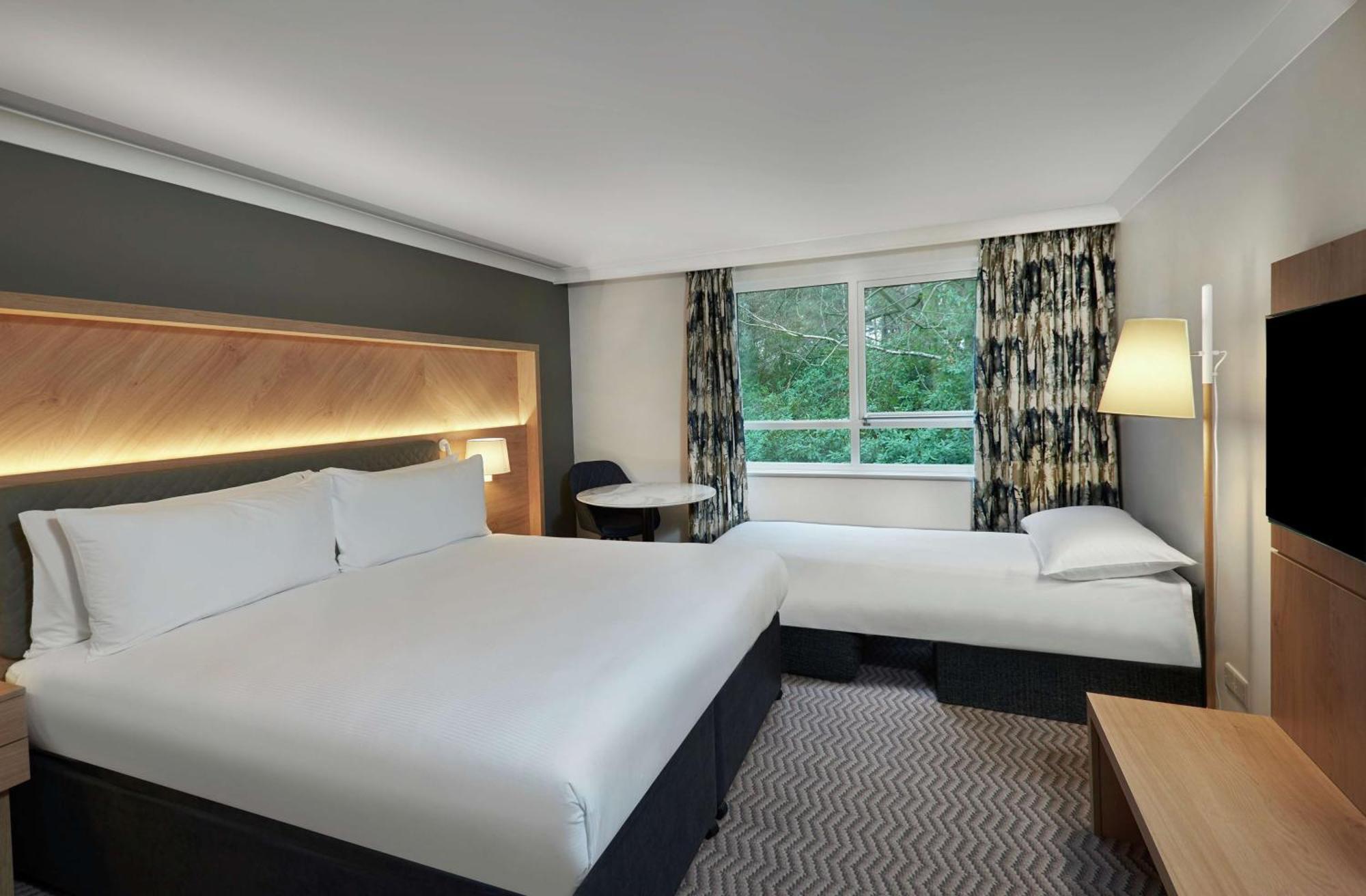 Hilton Cobham Hotel Exterior foto
