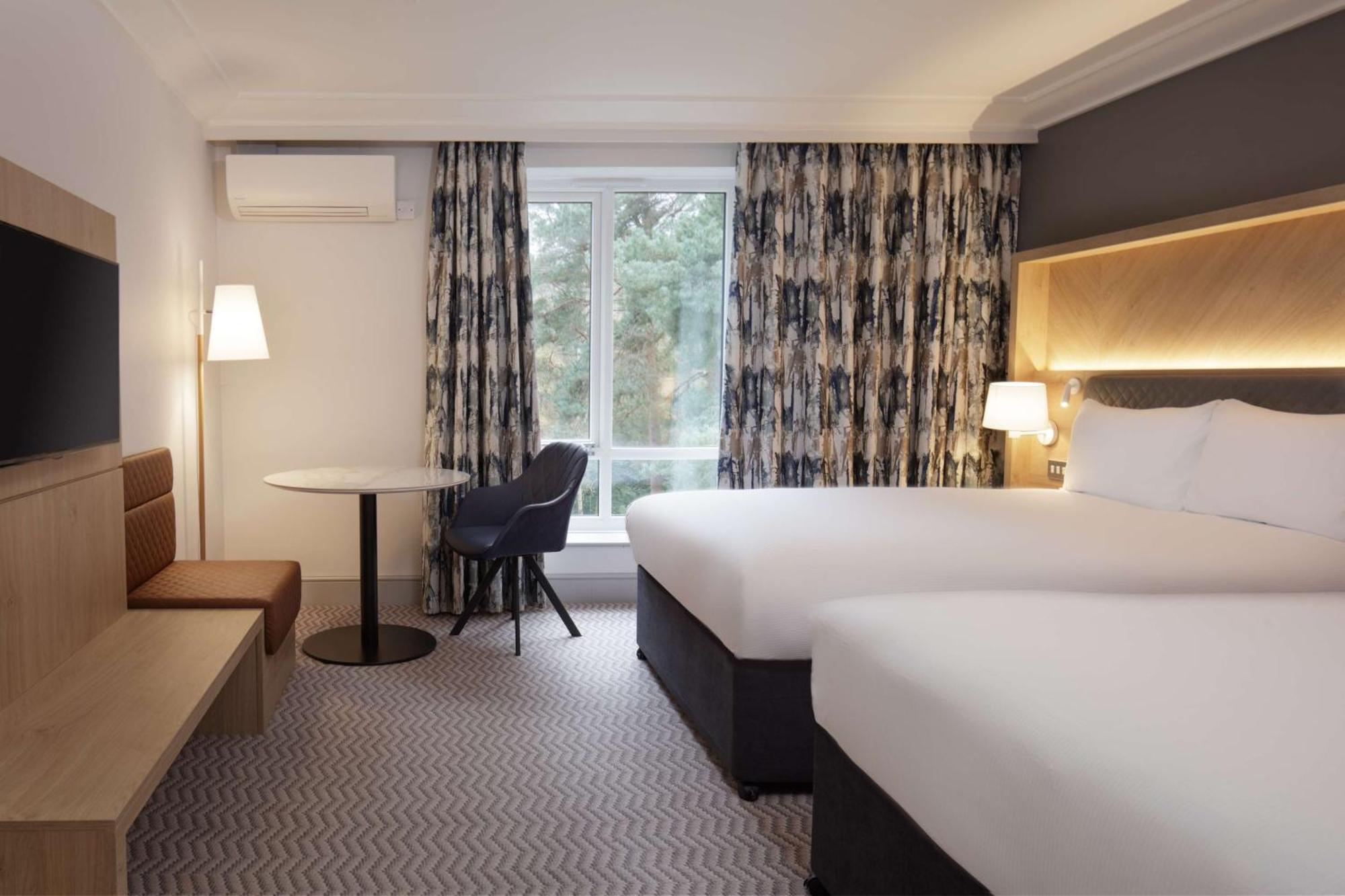 Hilton Cobham Hotel Exterior foto