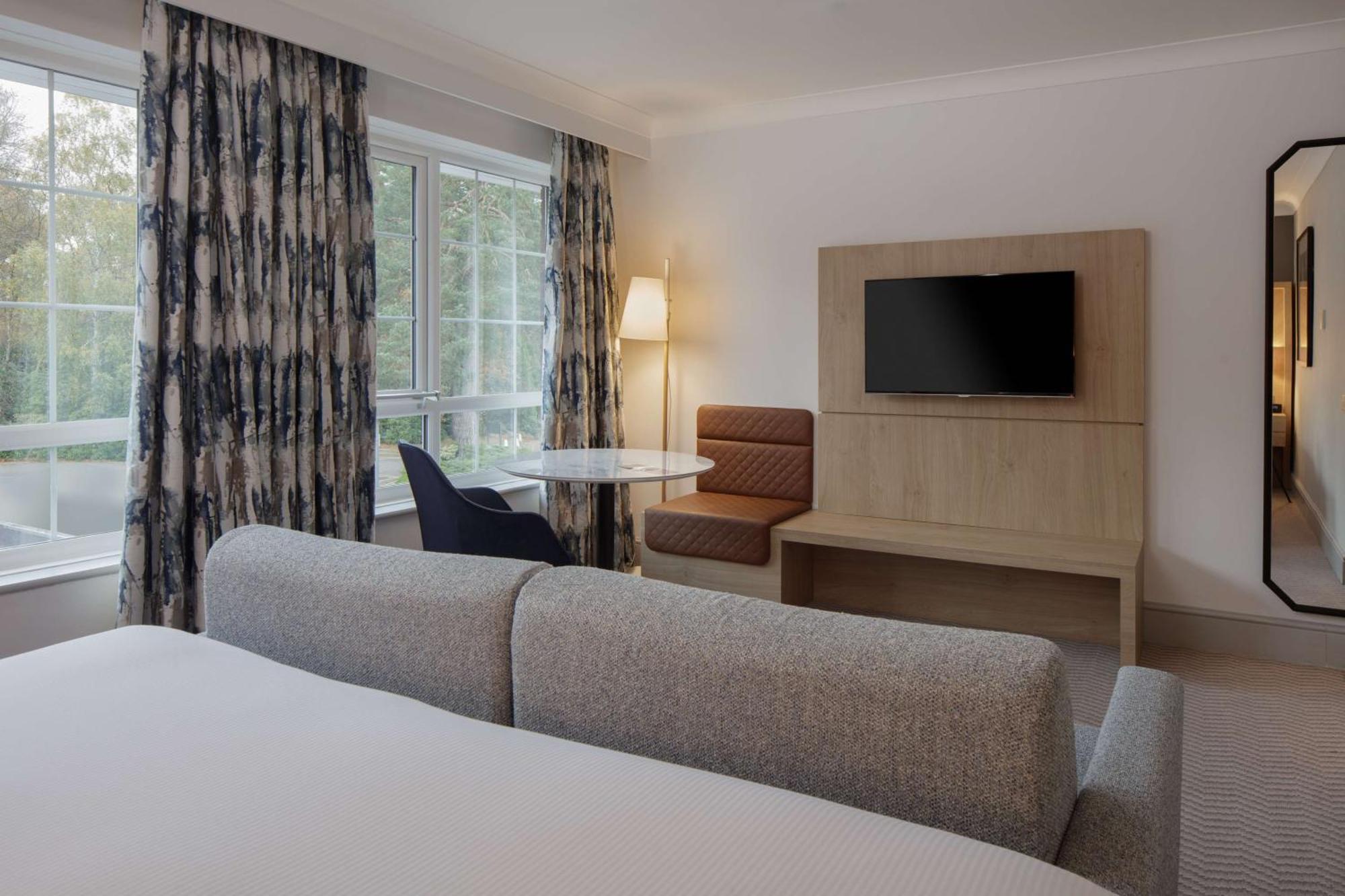Hilton Cobham Hotel Exterior foto